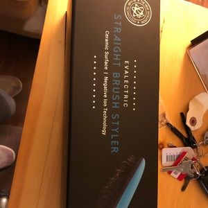 NIB never used ceramic hair straightening brush